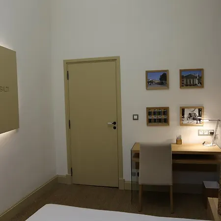 Garibaldi Aparthotel 4*